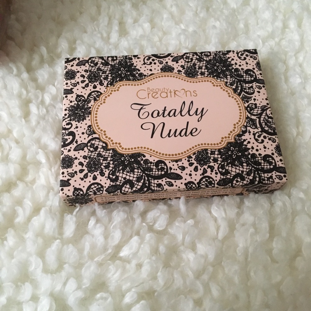 BEAUTY CREATIONS TOTALLY NUDE EYESHADOW PALETTE